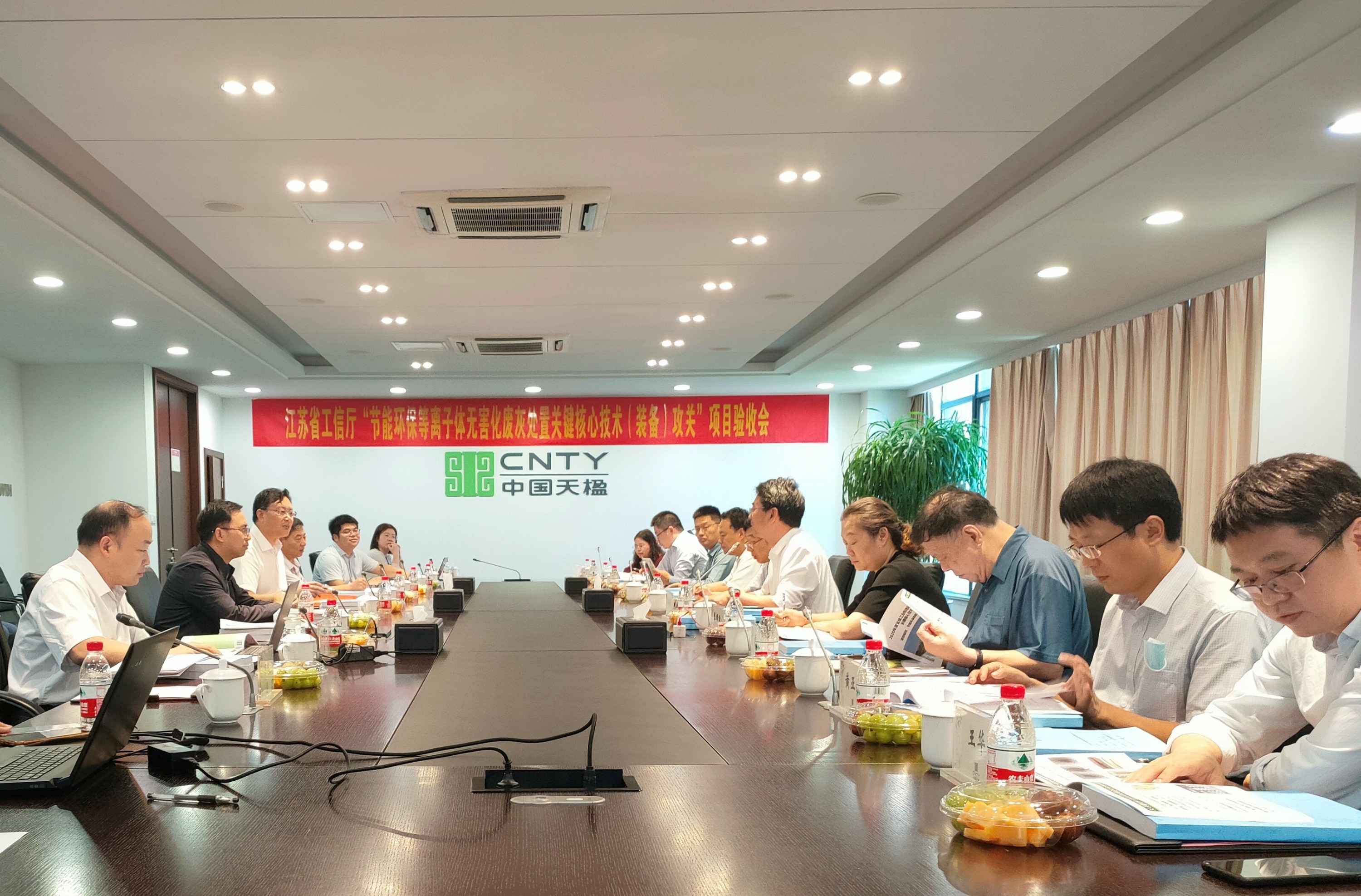 評審會(huì)議現(xiàn)場（左邊裁切后使用）