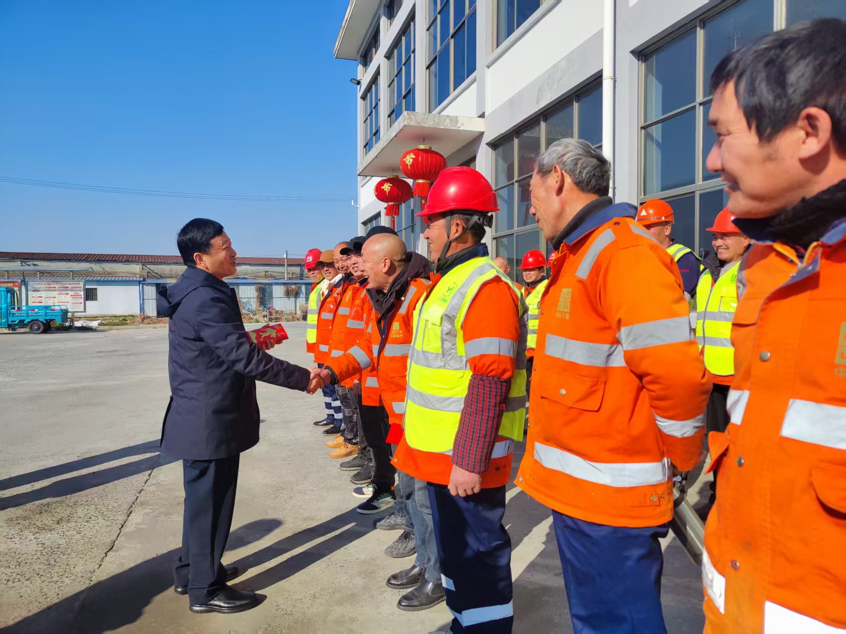 總經理楊建銀帶領總經辦走訪慰問一線環衛工人